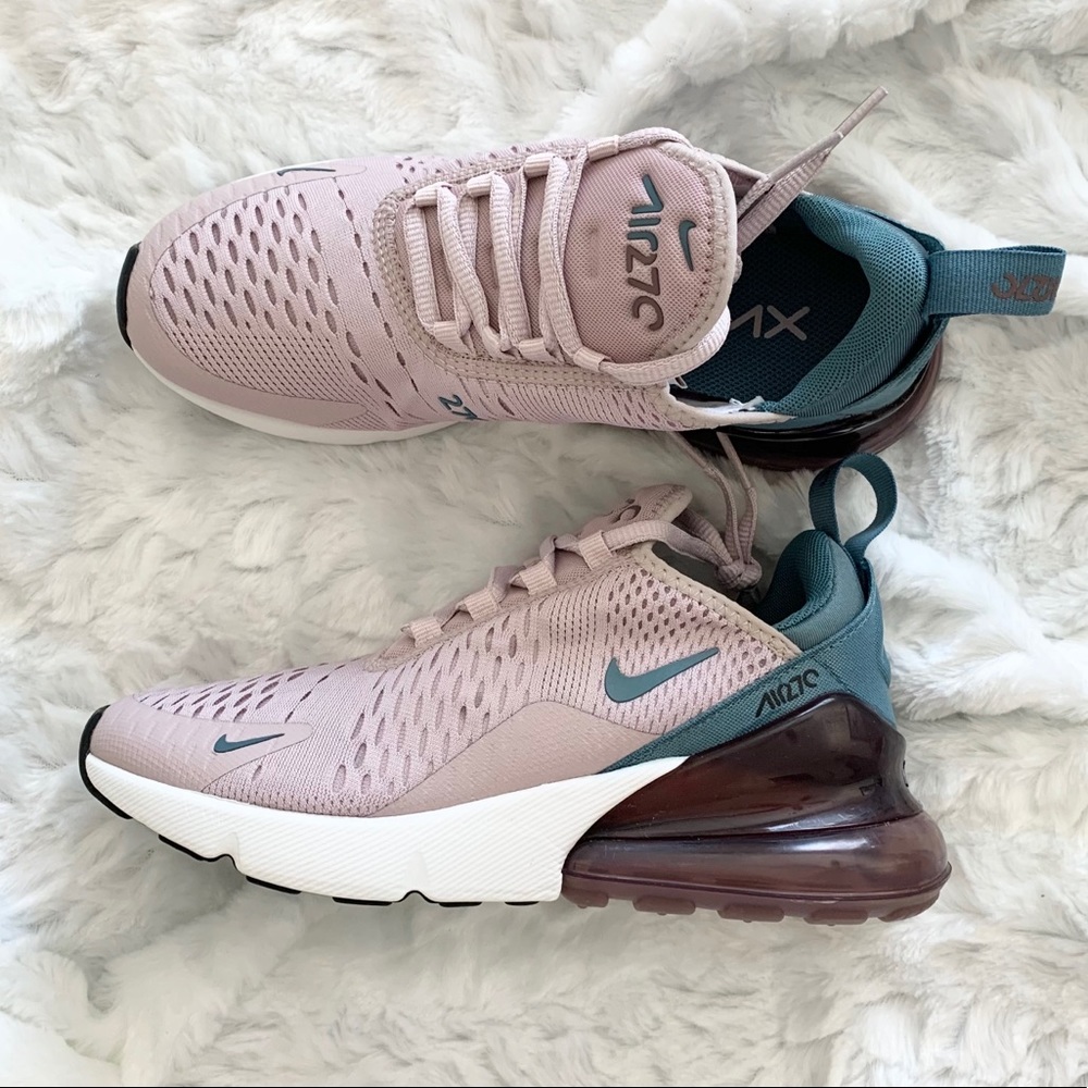 Nike Air Max 270 - Picture 2 of 7